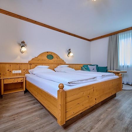 Hotel Am See Neutraubling Room photo