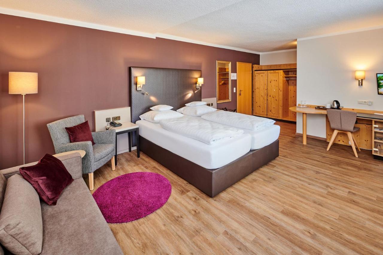 Hotel Am See Neutraubling Room photo