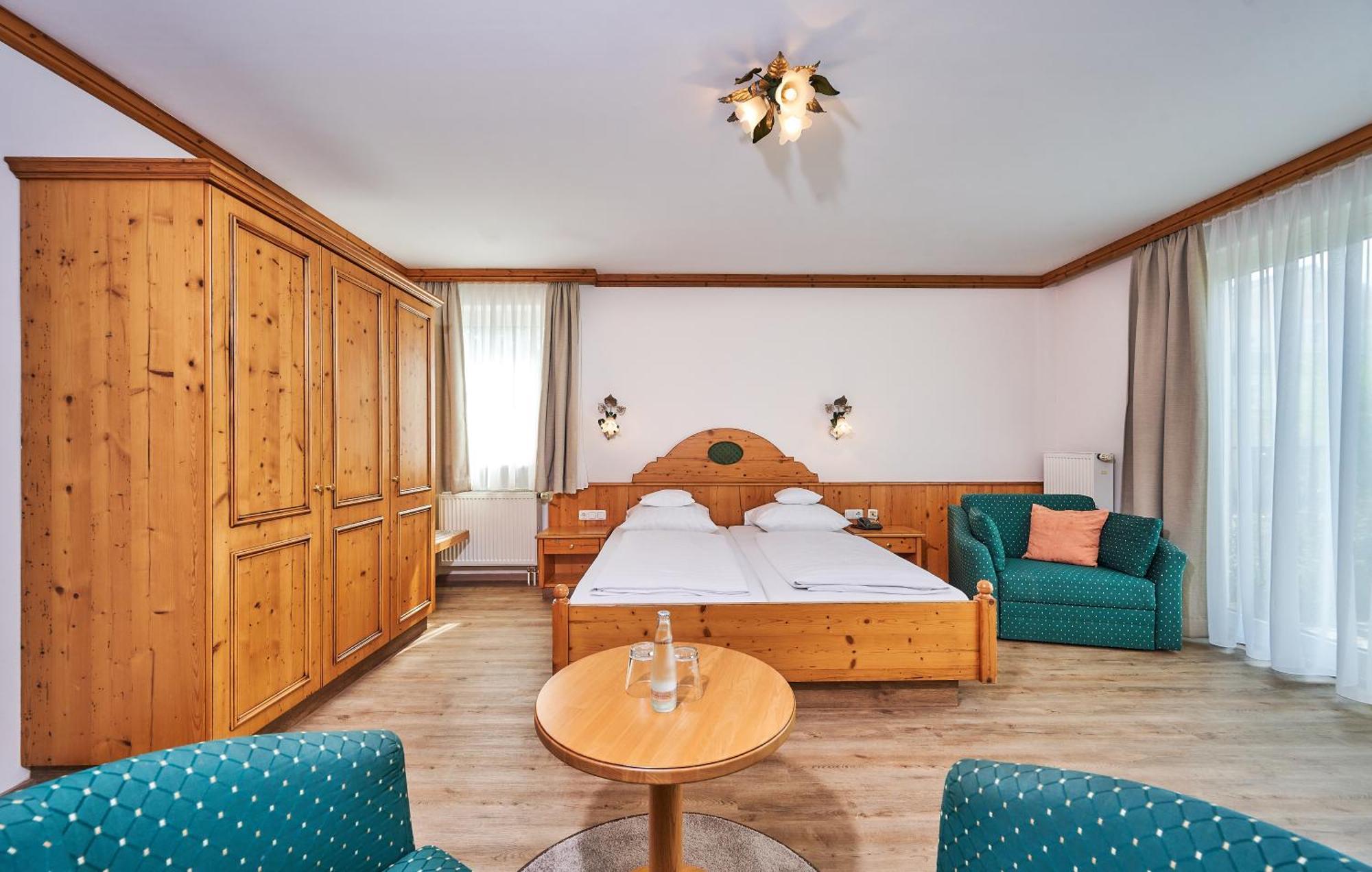 Hotel Am See Neutraubling Room photo