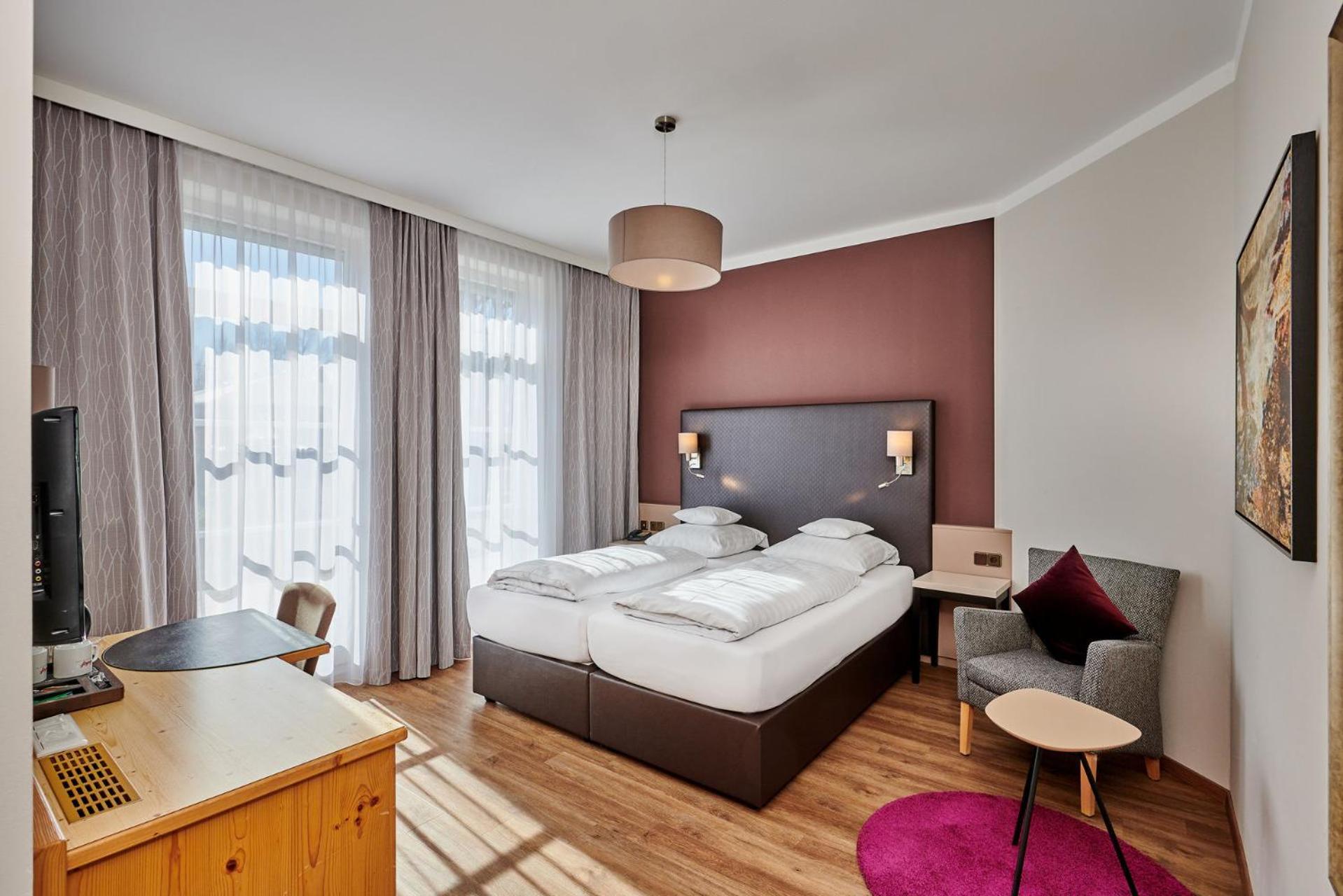 Hotel Am See Neutraubling Room photo